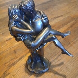 Lovers' Embrace Veronese Design The Lover's Bridal Carry Sculpture